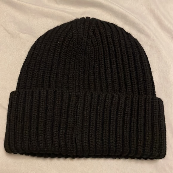 Authentic Chanel cashmere Sequins and Beads logo patch beanie - Picture 7 of 7